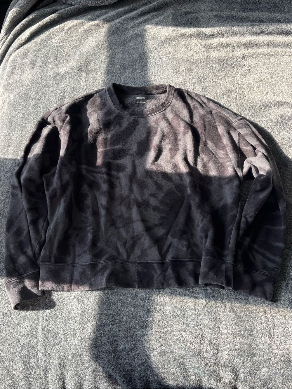 hollister crewneck